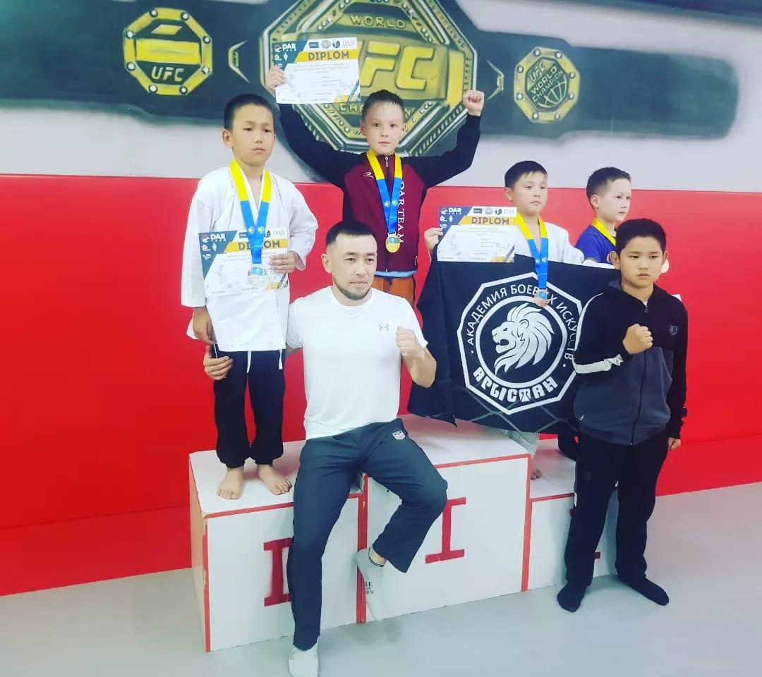 Федерацией рукопашного боя г. Алматы награждены медалями и дипломами участники городских соревнований