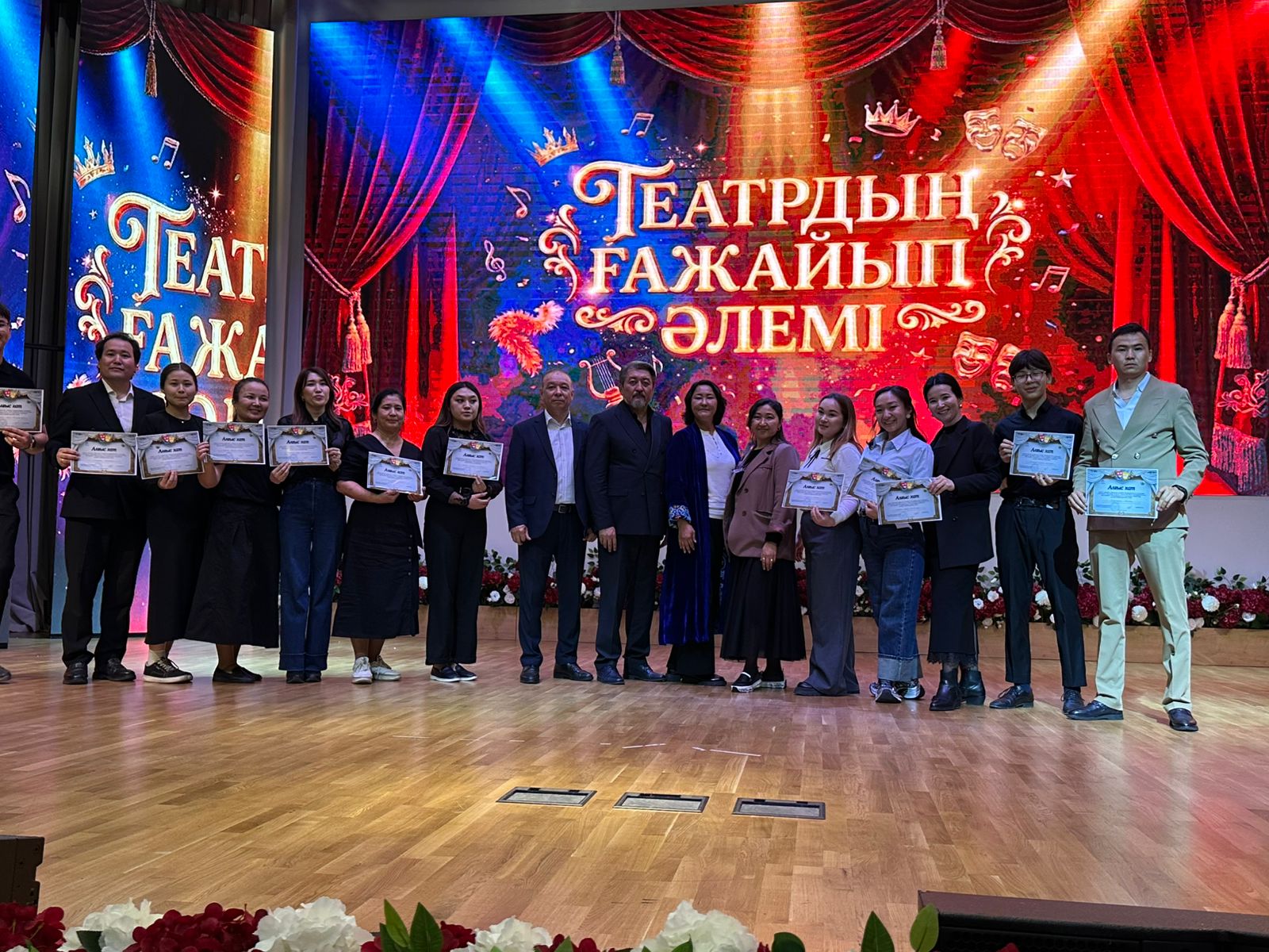 “Театрдың ғажайып әлемі” атты жарыстың аудандық кезеңінде мектебіміздің  "Шабыт" театры Алғыс хатпен марапатталды. Театр жетекшісі Хайрулла Динара Серікқызы